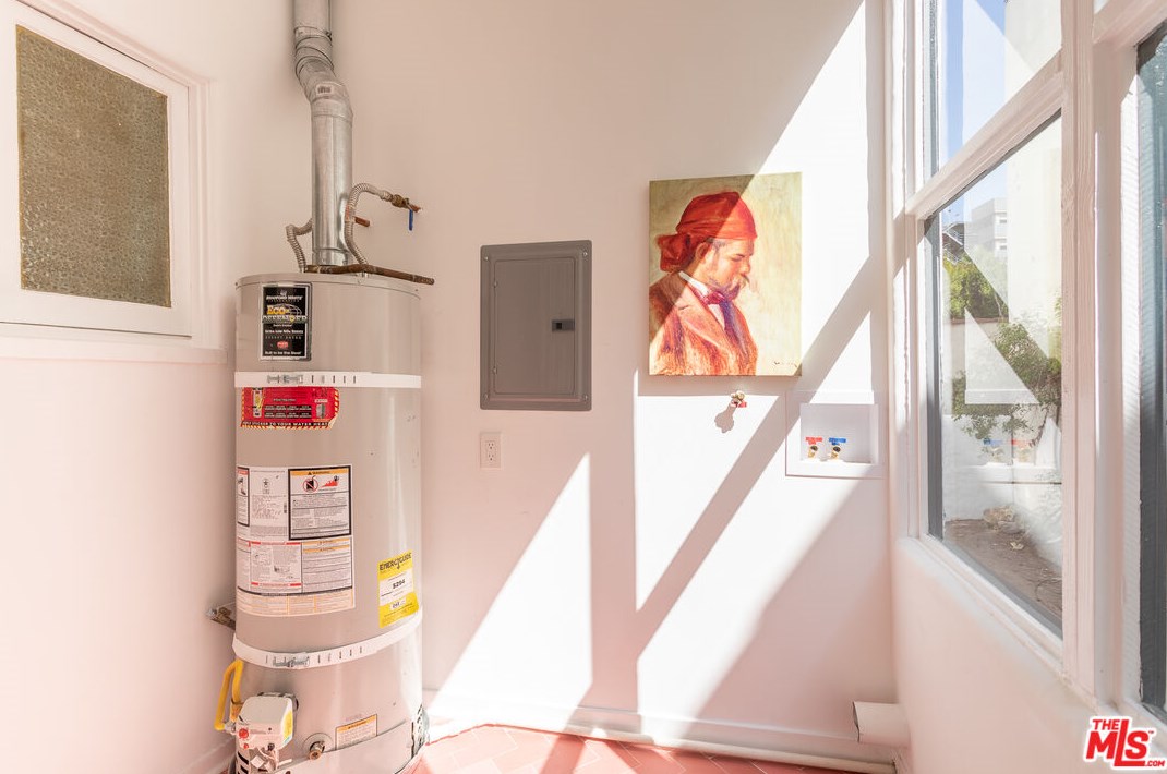 928 Orange Grove Ave, Los Angeles CA  90036-4457 exterior