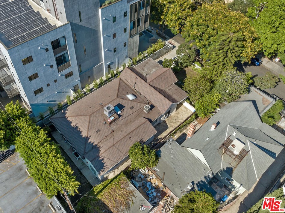 825 Larrabee St, Los Angeles CA  90069-4503 exterior