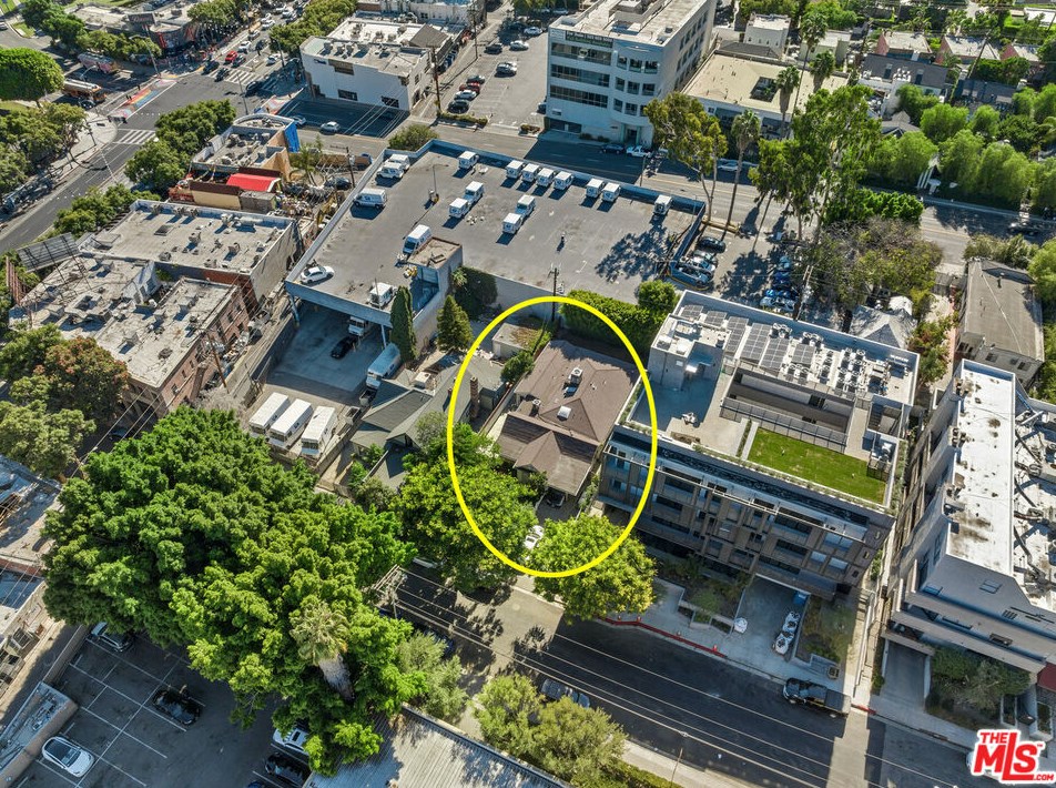 825 Larrabee St, Los Angeles CA  90069-4503 exterior