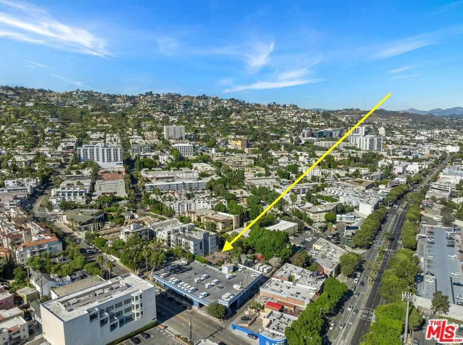825 Larrabee St, Los Angeles CA  90069-4503 exterior