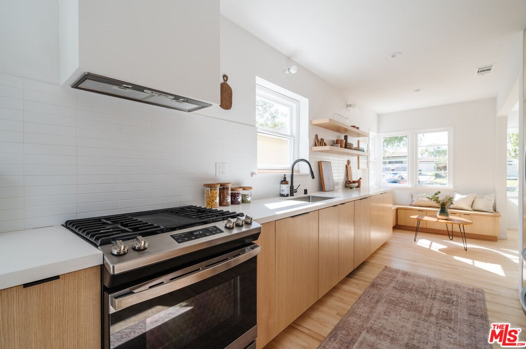 3510 Alsace Ave, Los Angeles CA  90016-5212 exterior