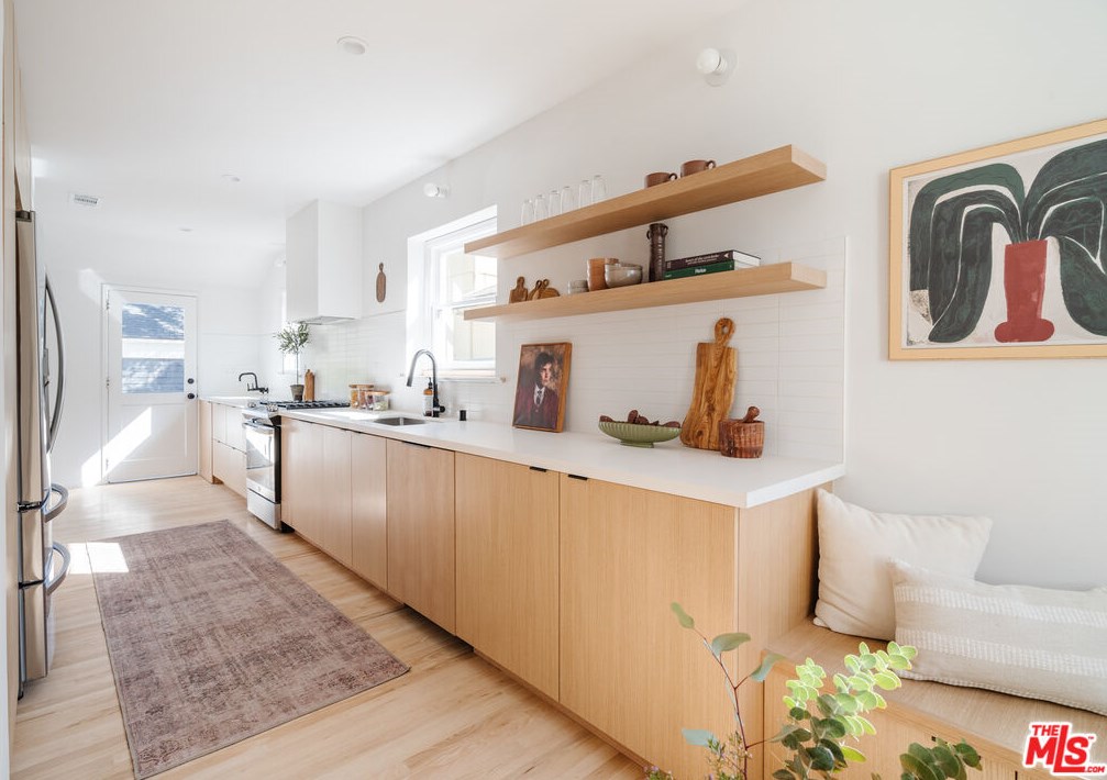 3510 Alsace Ave, Los Angeles CA  90016-5212 exterior