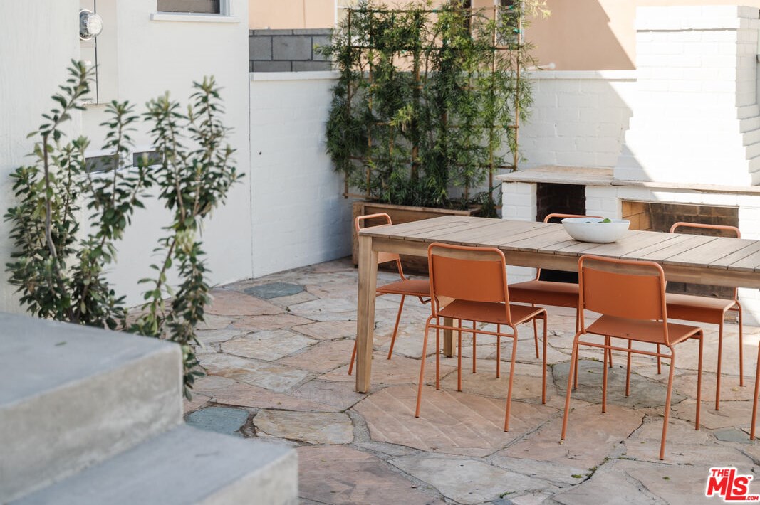 3510 Alsace Ave, Los Angeles CA  90016-5212 exterior