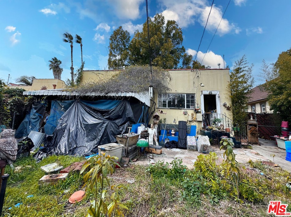 912 Highland, Los Angeles CA  90019-1733 exterior