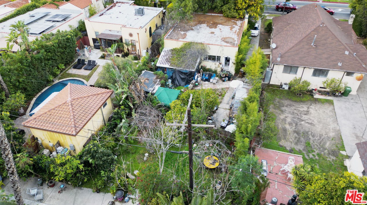 912 Highland, Los Angeles CA  90019-1733 exterior
