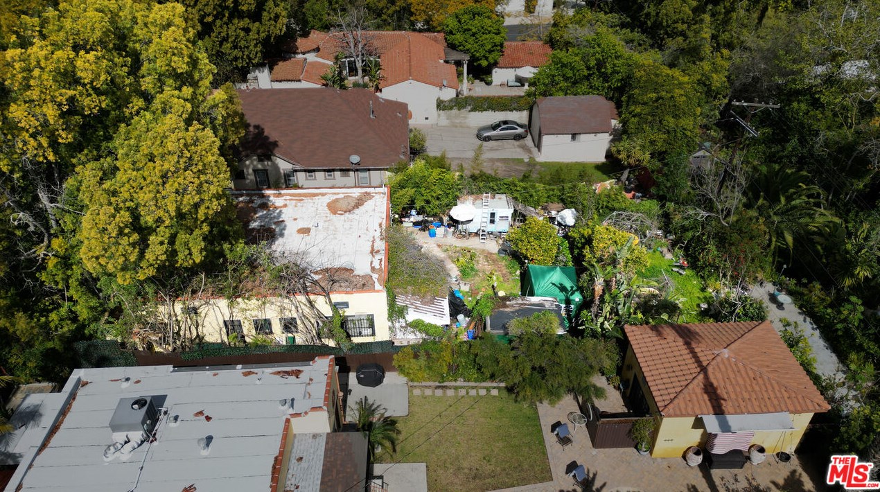 912 Highland, Los Angeles CA  90019-1733 exterior