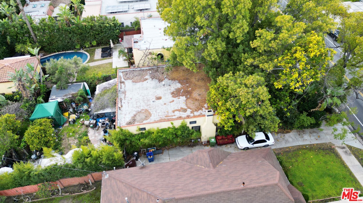 912 Highland, Los Angeles CA  90019-1733 exterior
