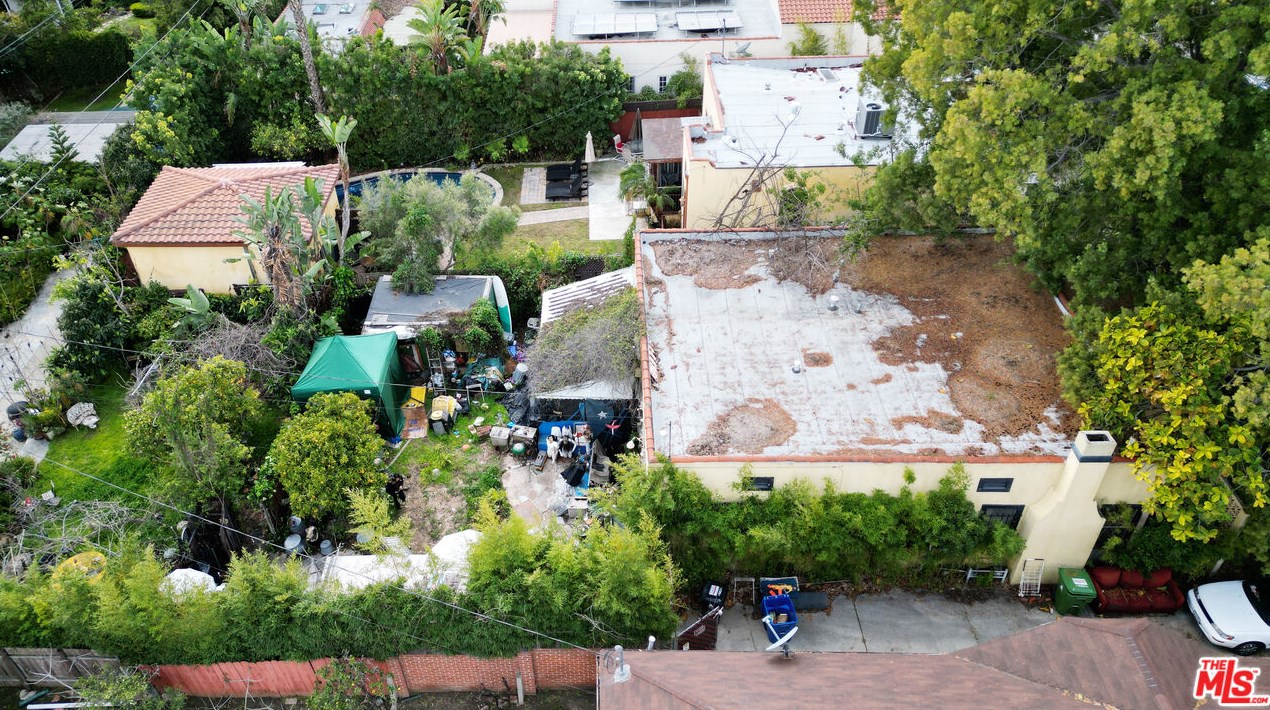 912 Highland, Los Angeles CA  90019-1733 exterior