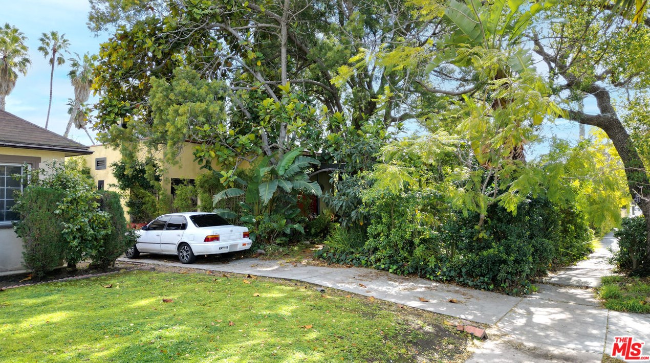 912 Highland Ave, Los Angeles CA  90036-4926 exterior