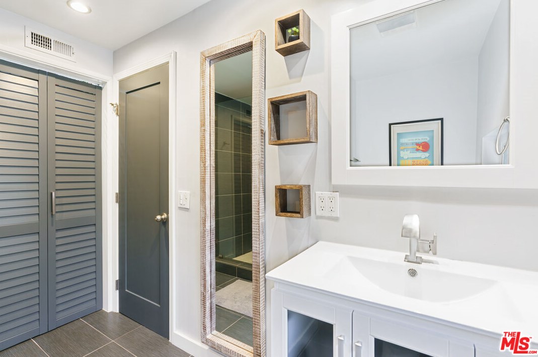 12425 Allin St, Los Angeles CA  90066-6805 exterior