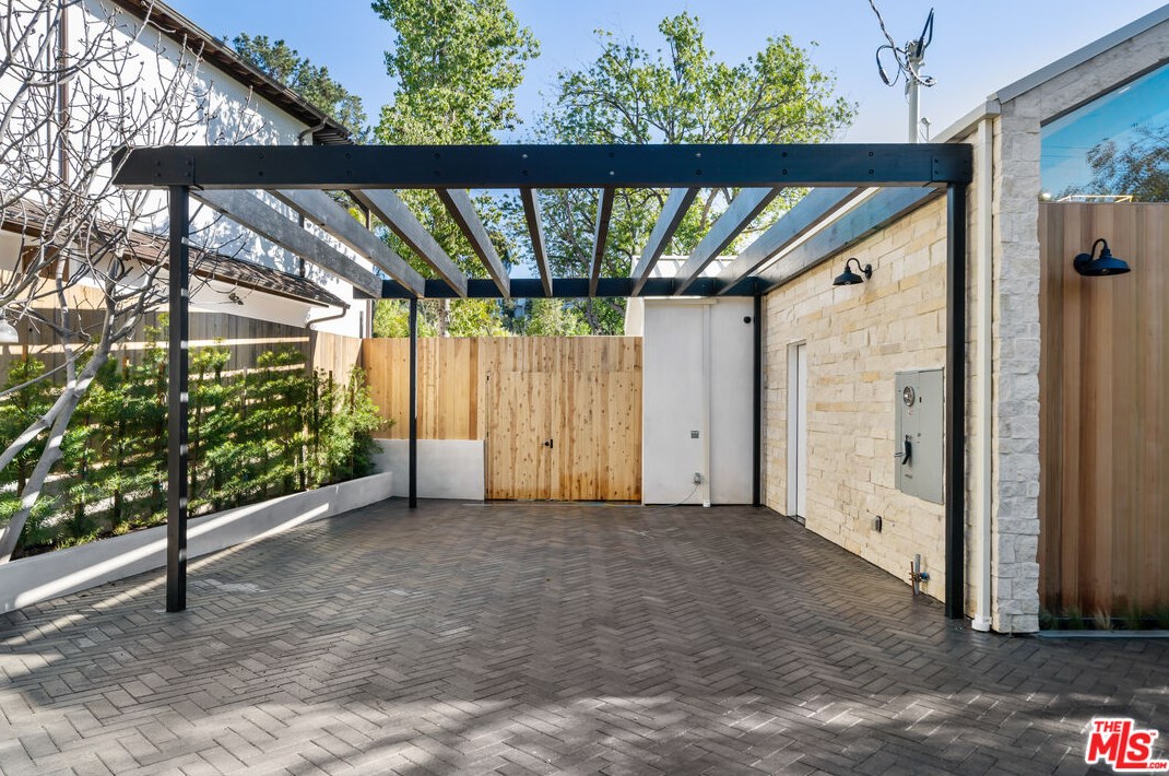 7932 Woodrow Wilson Dr, Los Angeles CA  90046-1216 exterior