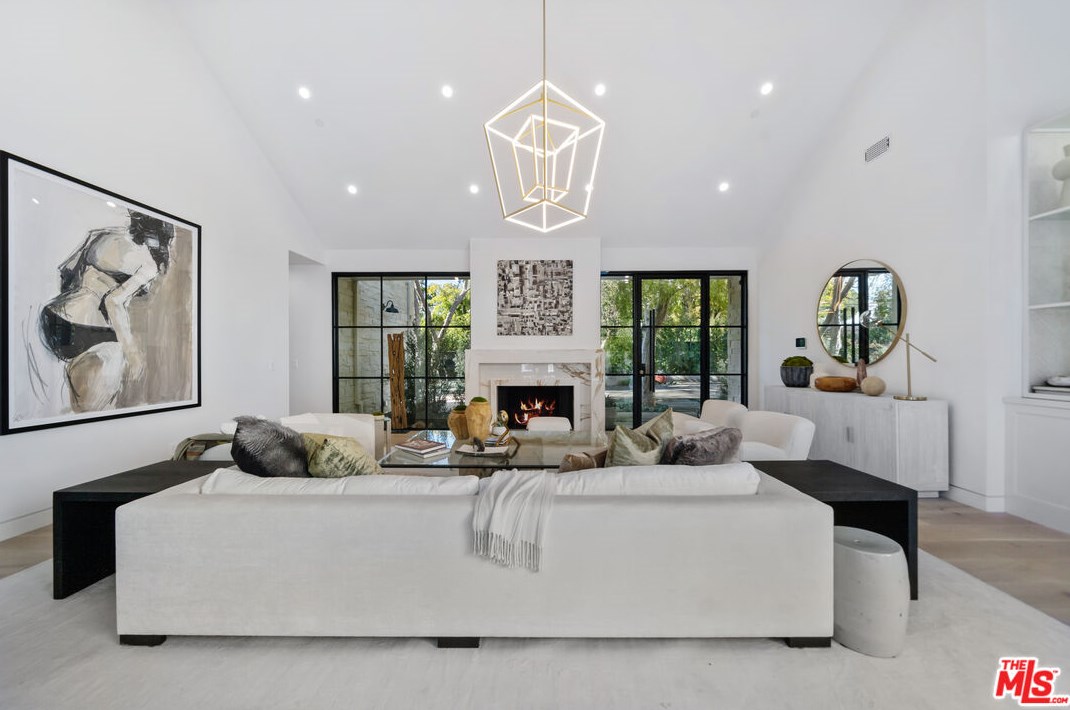 7932 Woodrow Wilson Dr, Los Angeles CA  90046-1216 exterior