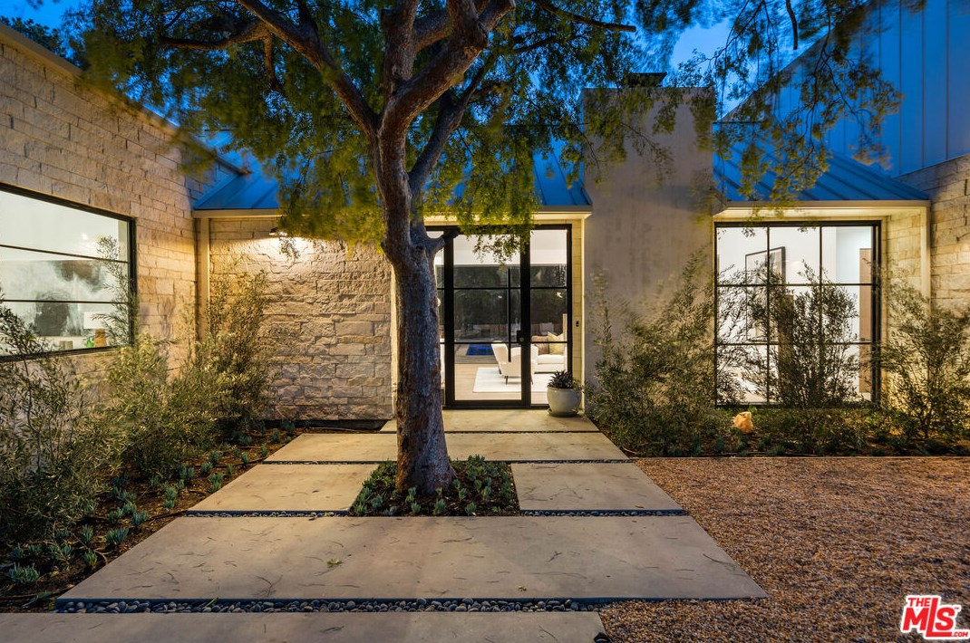 7932 Woodrow Wilson Dr, Los Angeles CA  90046-1216 exterior