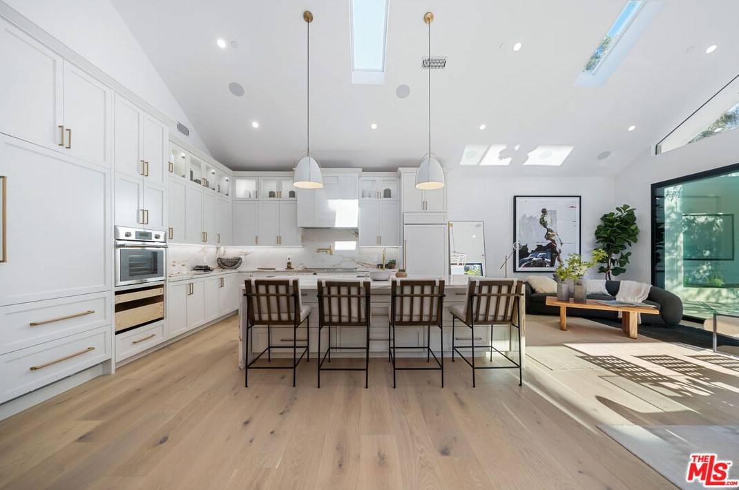 7932 Woodrow Wilson Dr, Los Angeles CA  90046-1216 exterior