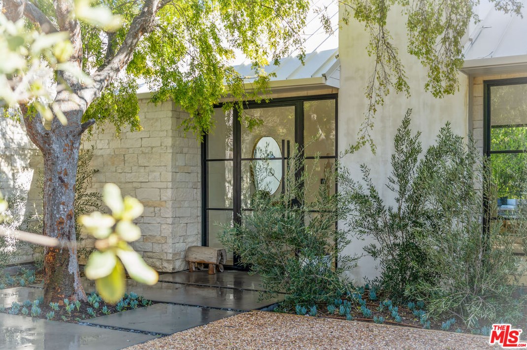 7932 Woodrow Wilson Dr, Los Angeles CA  90046-1216 exterior
