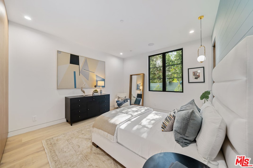 7932 Woodrow Wilson Dr, Los Angeles CA  90046-1216 exterior