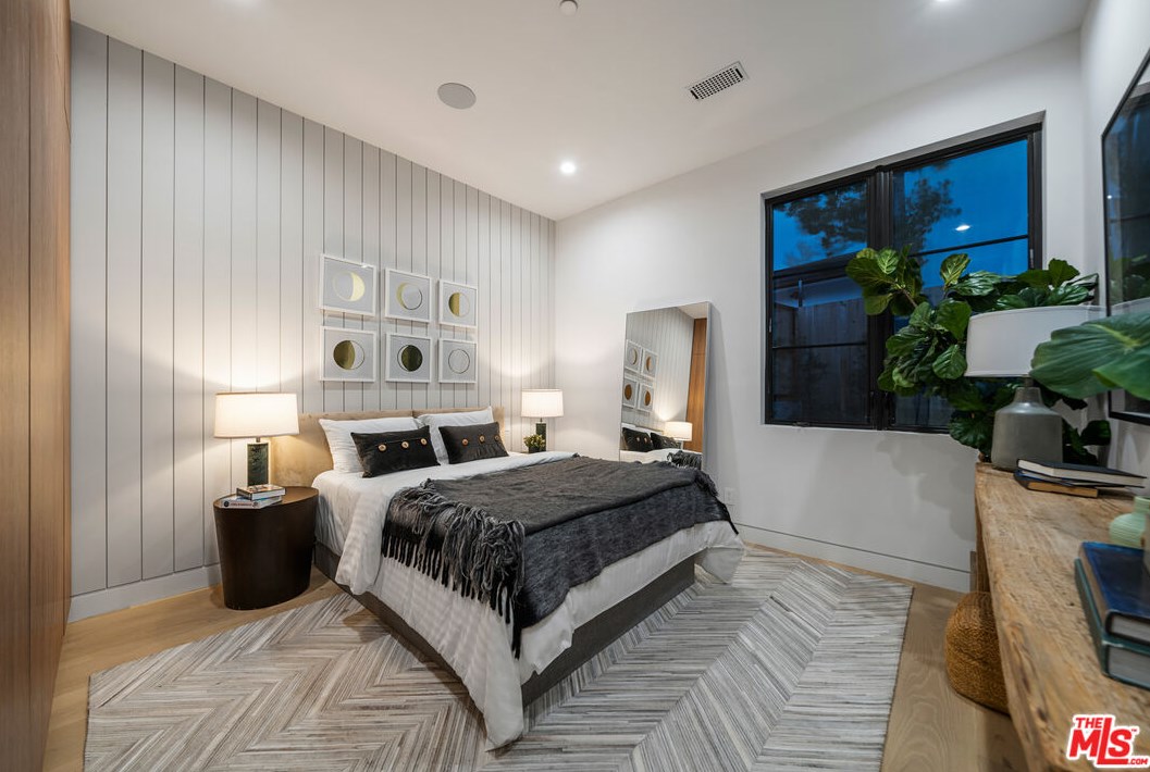 7932 Woodrow Wilson Dr, Los Angeles CA  90046-1216 exterior