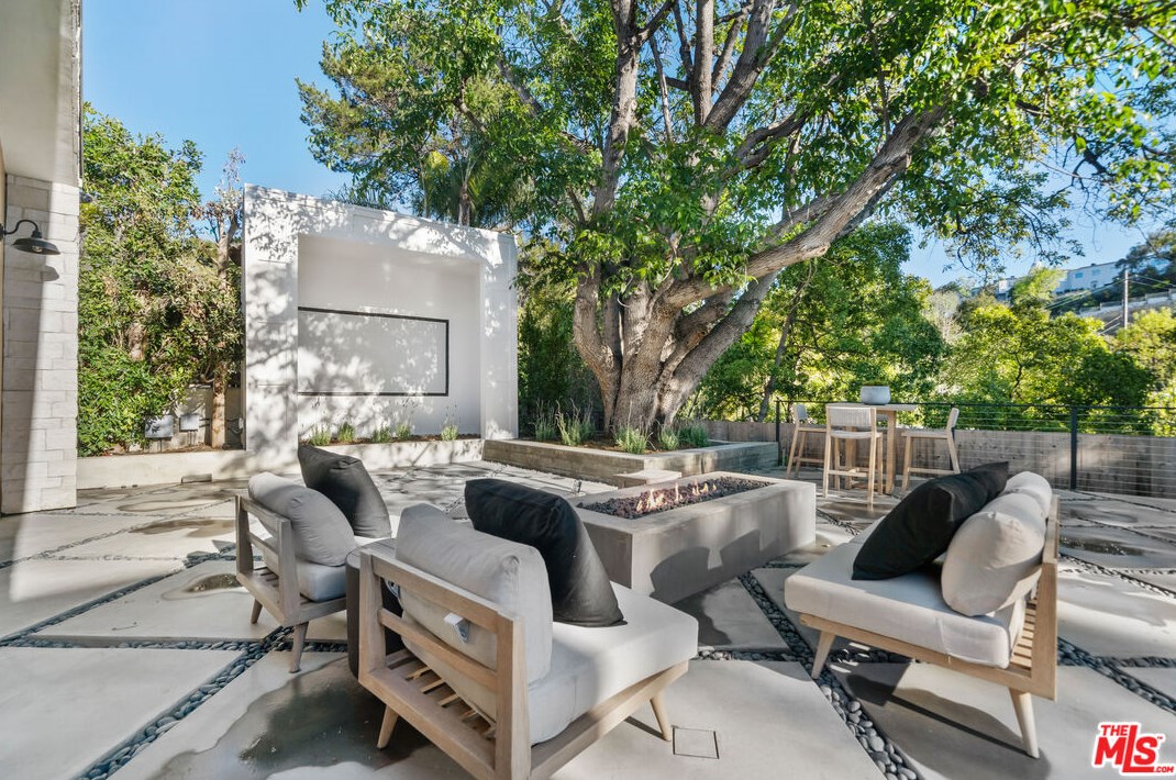 7932 Woodrow Wilson Dr, Los Angeles CA  90046-1216 exterior