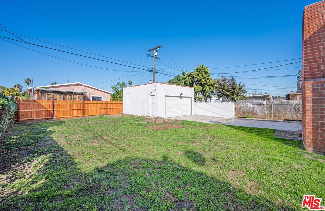 1347 62nd St, Los Angeles CA  90001-1229 exterior