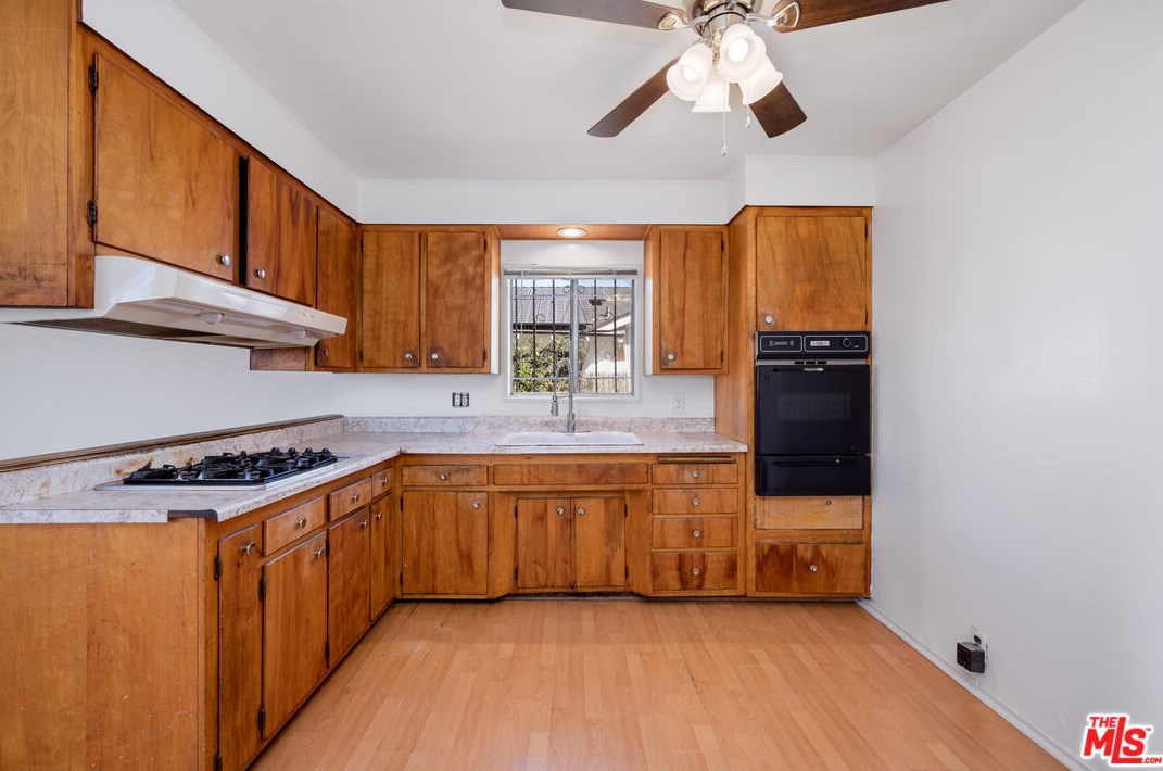 1347 62nd St, Los Angeles CA  90001-1229 exterior