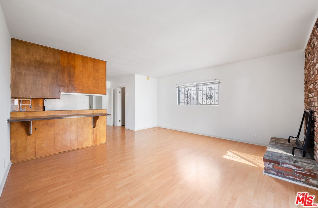 1347 62nd St, Los Angeles CA  90001-1229 exterior