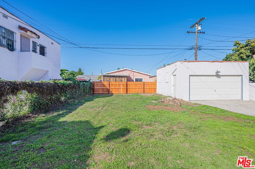 1347 62nd St, Los Angeles CA  90001-1229 exterior