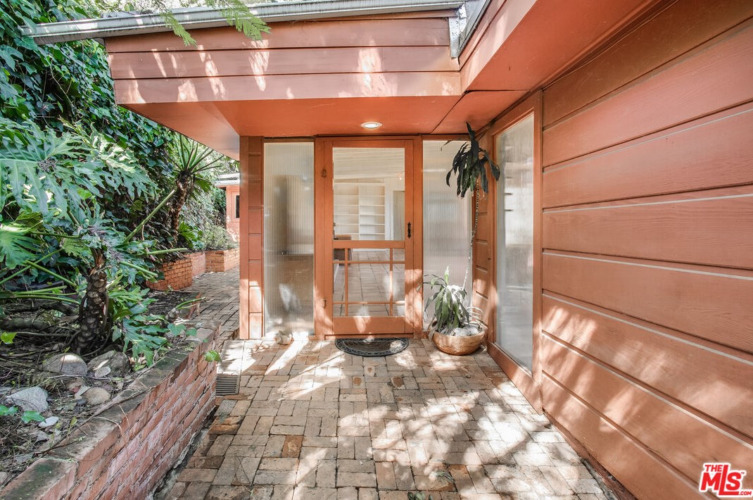10495 Scenario Ln, Los Angeles CA  90077-2431 exterior