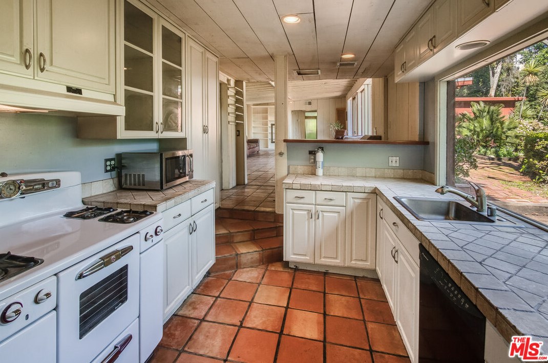 10495 Scenario Ln, Los Angeles CA  90077-2431 exterior
