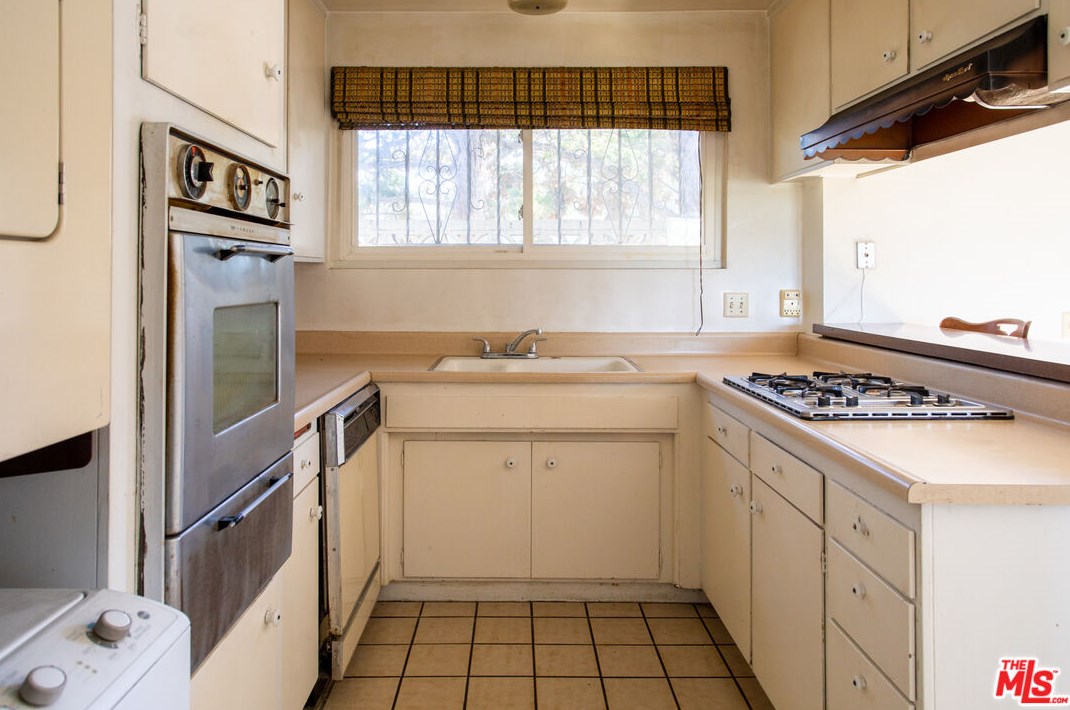 2601 Medlow Ave, Los Angeles CA  90065-4616 exterior