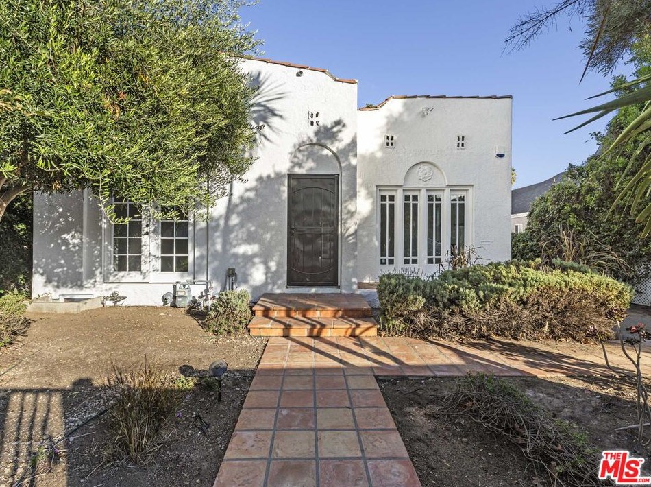 1416 Sycamore Ave, Los Angeles CA  90019-4153 exterior
