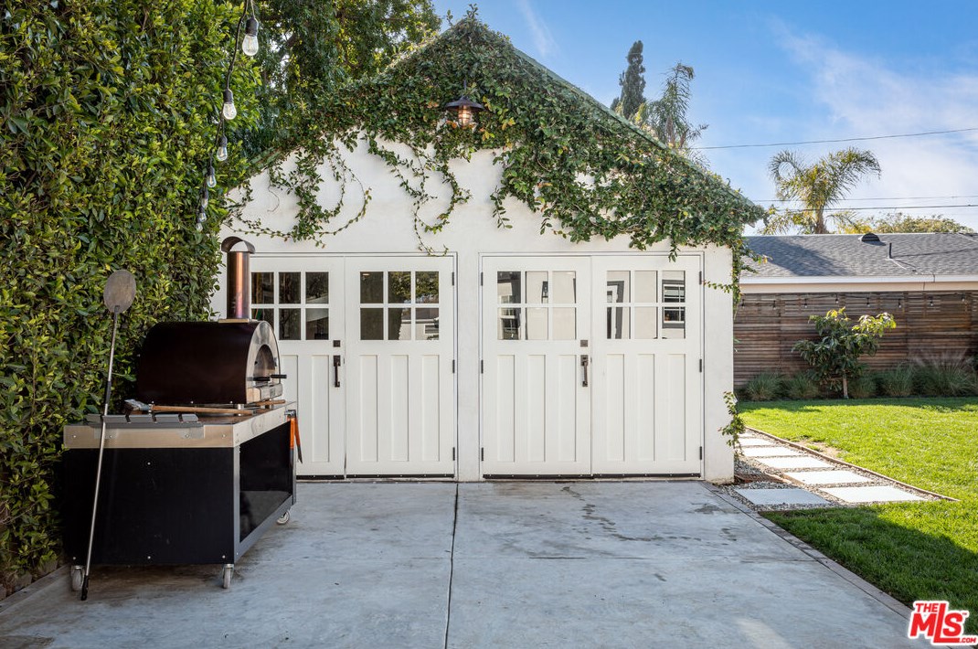 3657 Sawtelle Blvd, Los Angeles CA  90066-3417 exterior