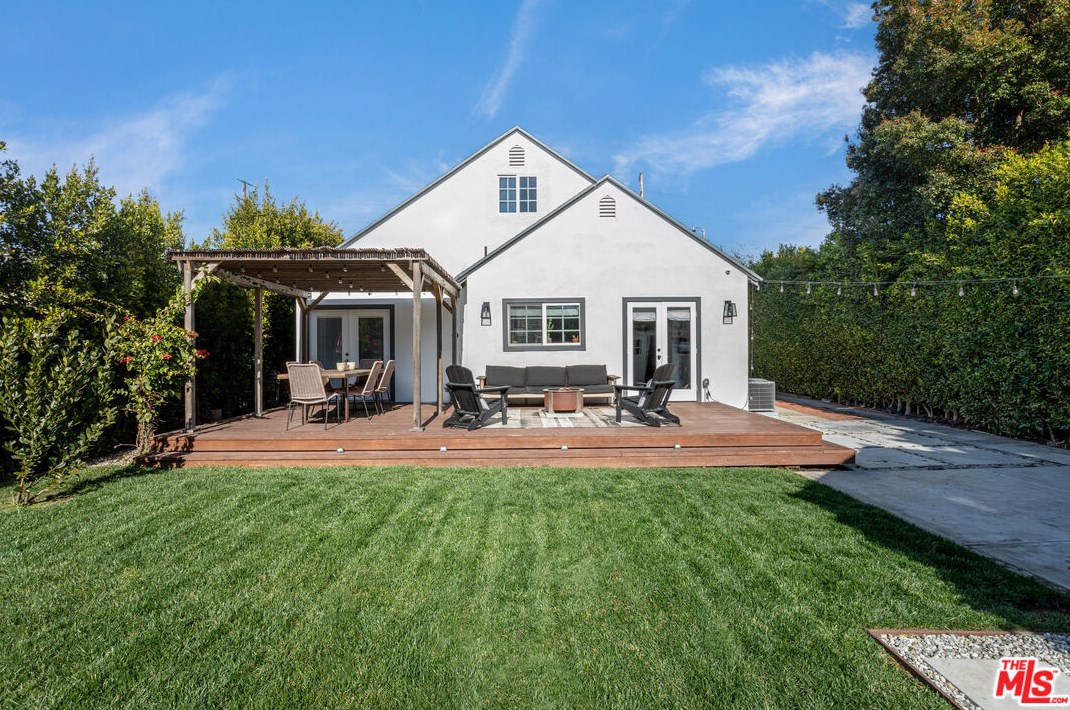 3657 Sawtelle Blvd, Los Angeles CA  90066-3417 exterior