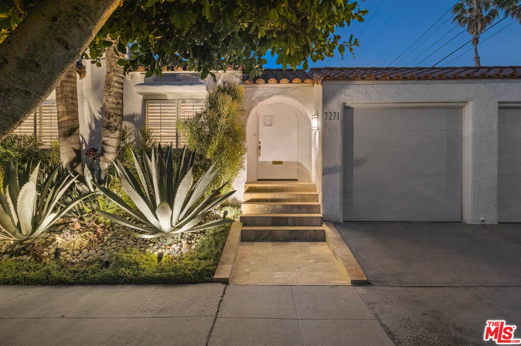 7271 Oakwood Ave, Los Angeles CA  90036-2510 exterior