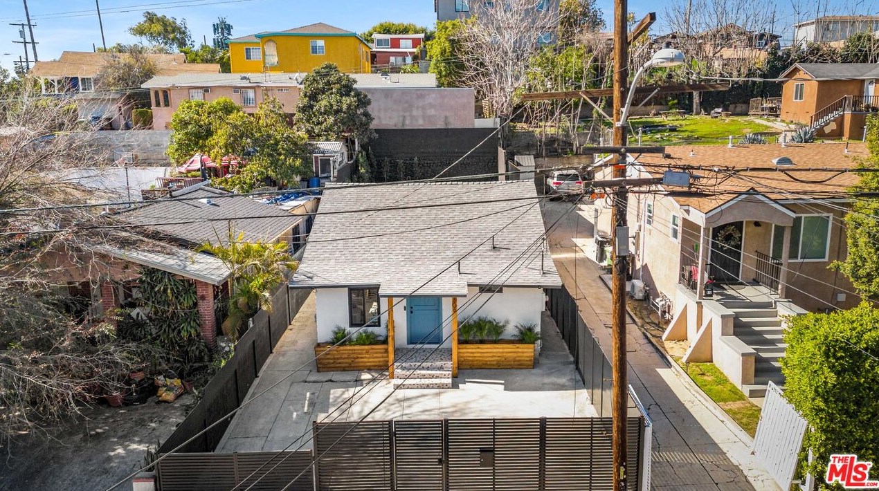 809 Gage Ave, Los Angeles CA  90001-1515 exterior