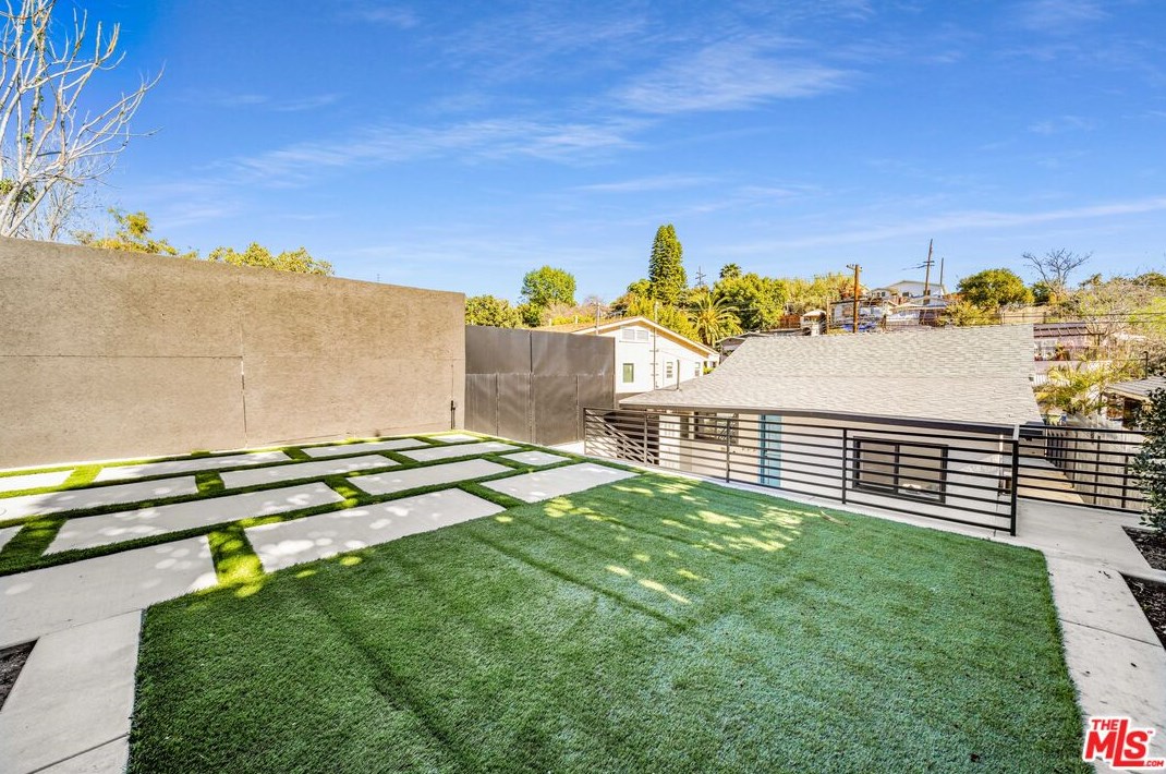 809 Gage Ave, Los Angeles CA  90001-1515 exterior