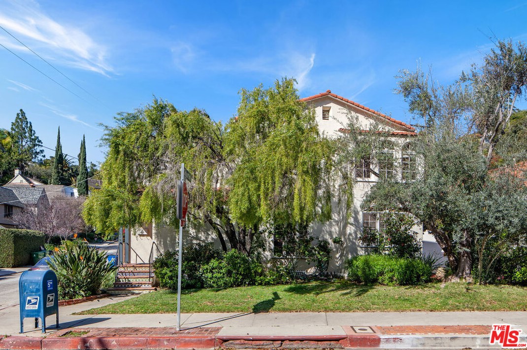 2277 Canyon Dr, Los Angeles CA  90068-2401 exterior