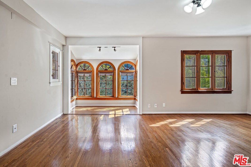 2277 Canyon Dr, Los Angeles CA  90068-2401 exterior