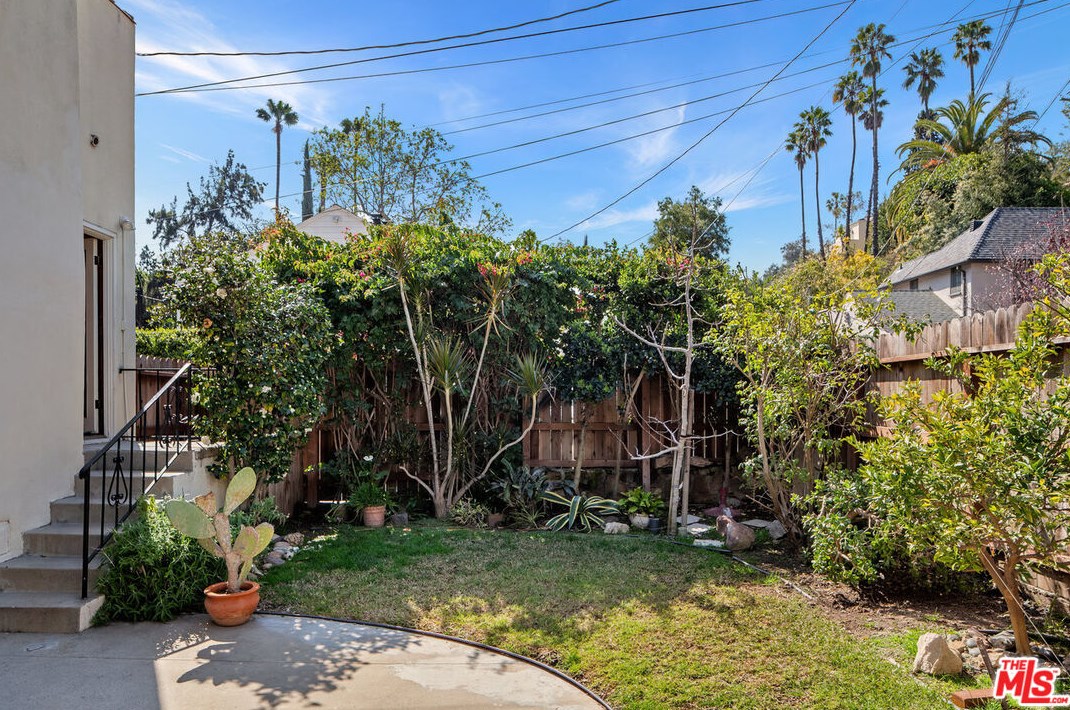 2277 Canyon Dr, Los Angeles CA  90068-2401 exterior