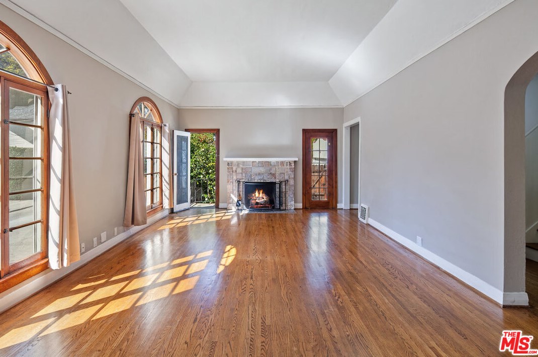 2277 Canyon Dr, Los Angeles CA  90068-2401 exterior