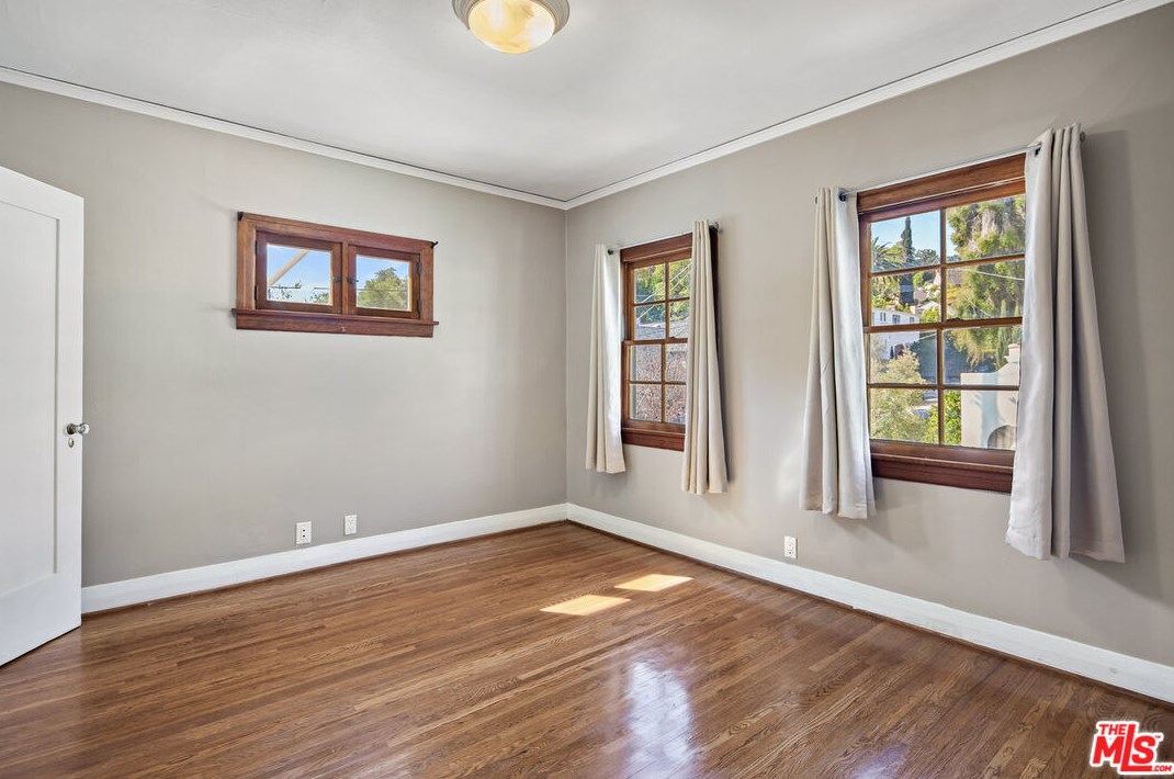 2277 Canyon Dr, Los Angeles CA  90068-2401 exterior