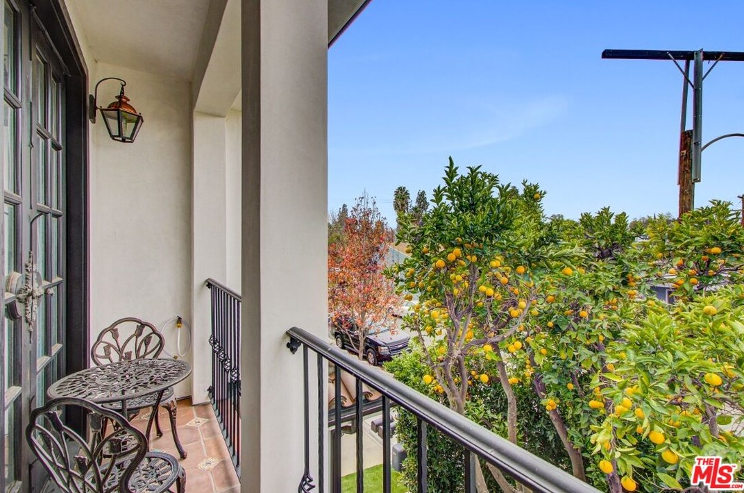 320 Gifford Ave, Los Angeles CA  90063-3425 exterior