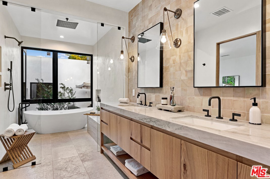 736 Martel Ave, Los Angeles CA  90046-7507 exterior