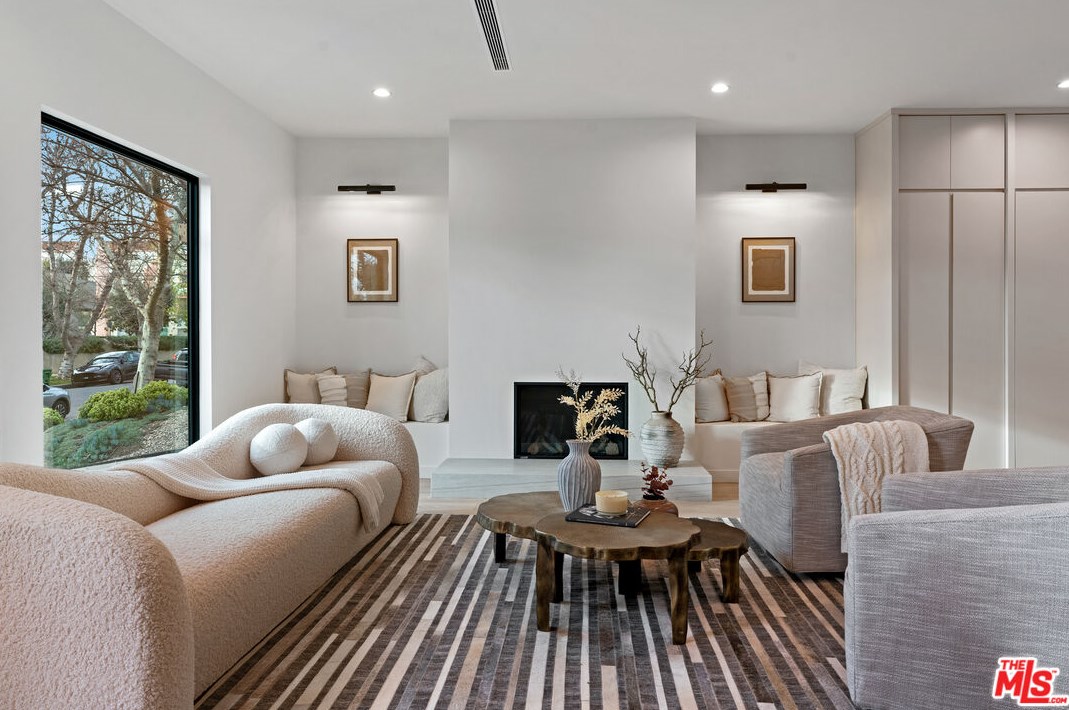 736 Martel Ave, Los Angeles CA  90046-7507 exterior