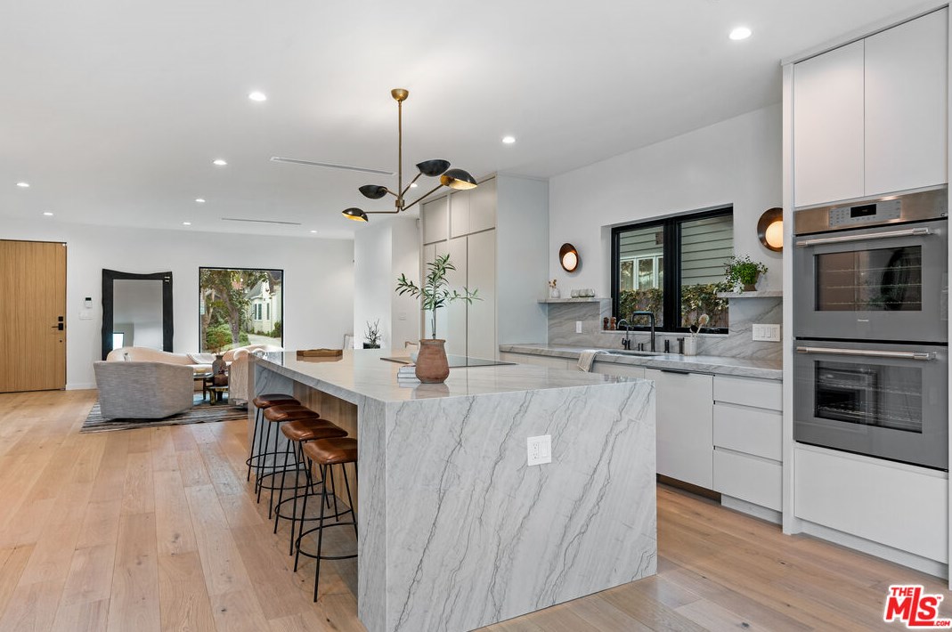 736 Martel Ave, Los Angeles CA  90046-7507 exterior