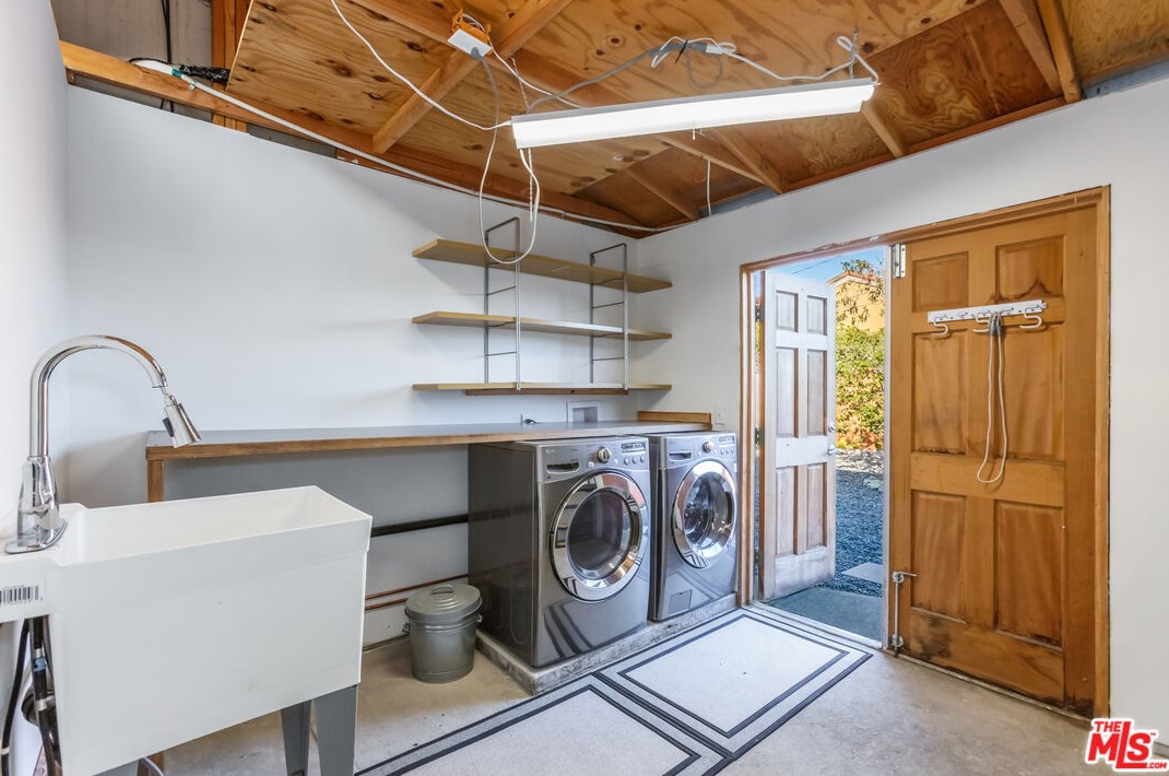 12958 Short Ave, Los Angeles CA  90066-6423 exterior