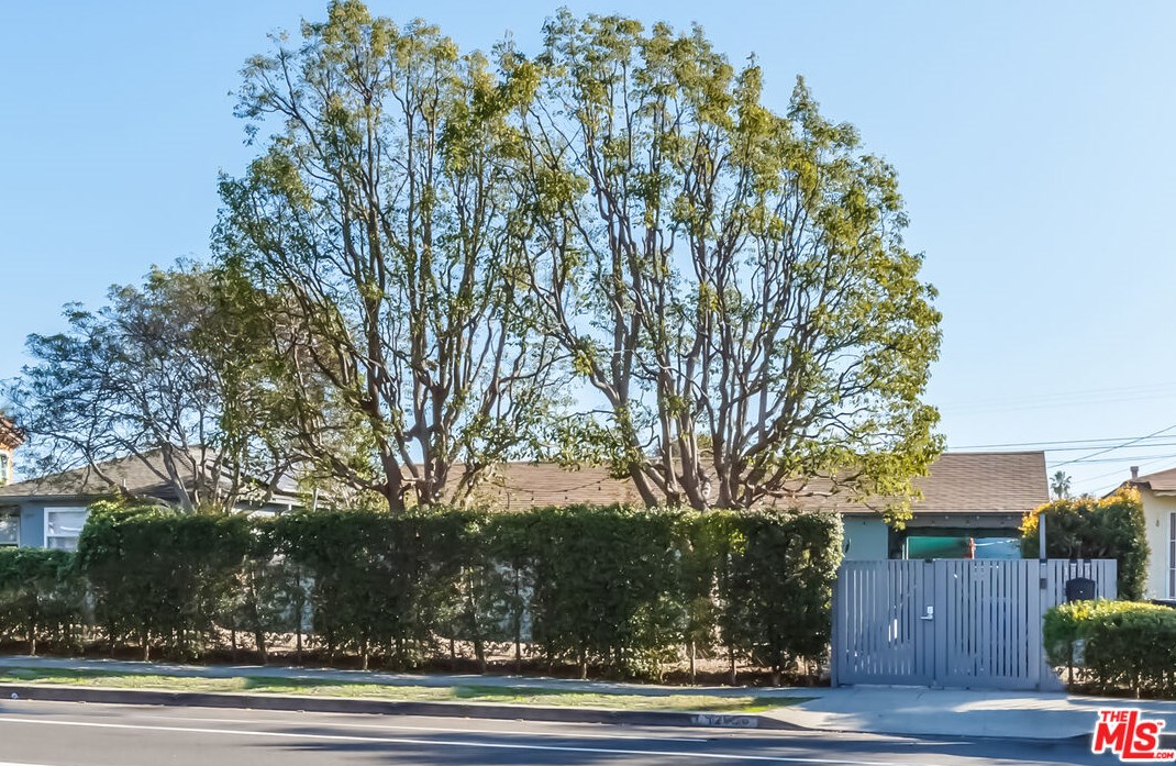 12958 Short Ave, Los Angeles CA  90066-6423 exterior