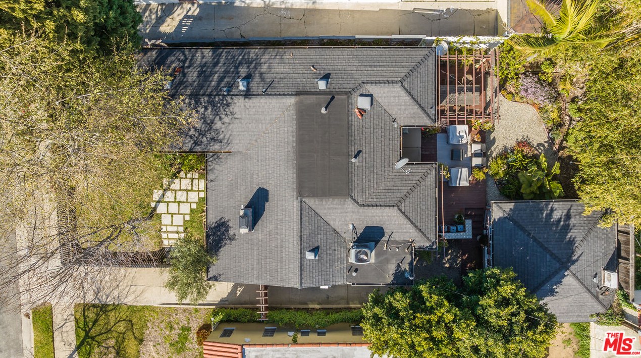 1324 Carmona Ave, Los Angeles CA  90019-2532 exterior