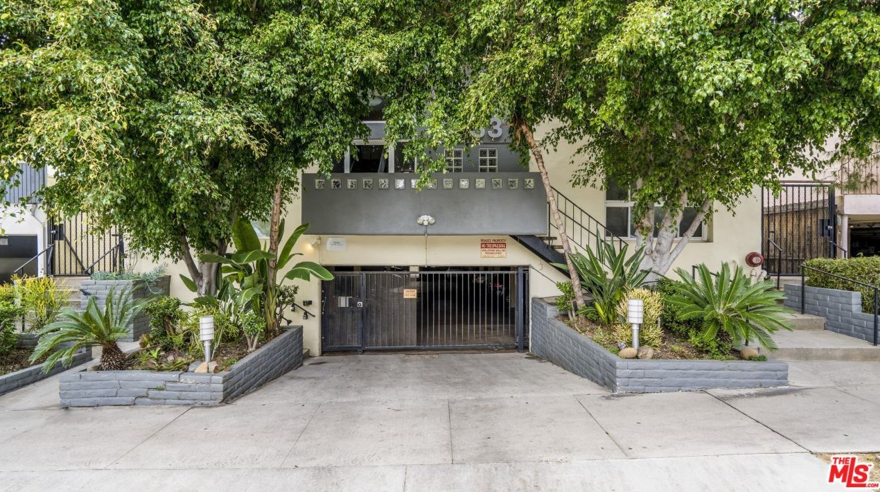 1233 Flores St, Los Angeles CA  90069-2954 exterior