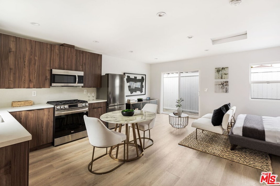 3536 Redwood Ave, Los Angeles CA  90066-3024 exterior