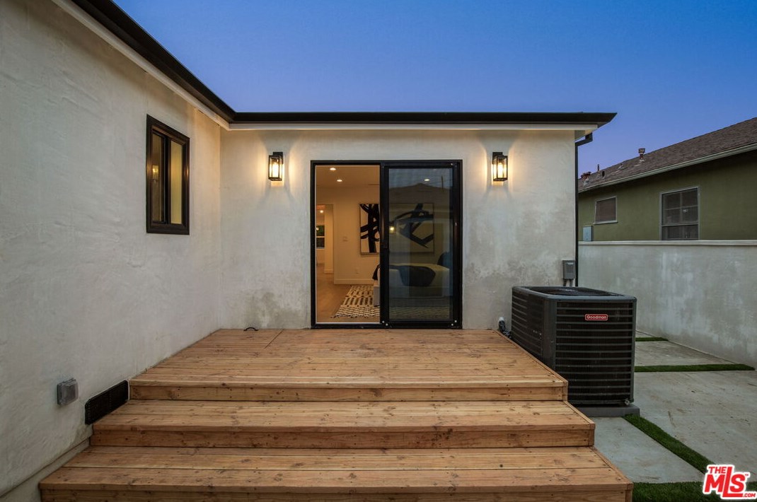 3536 Redwood Ave, Los Angeles CA  90066-3024 exterior